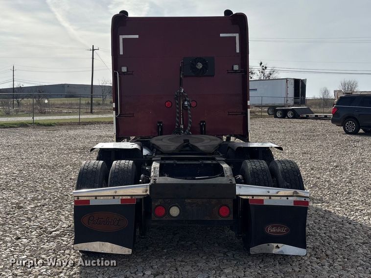 image for item EU0369 2007 Peterbilt 379 semi truck