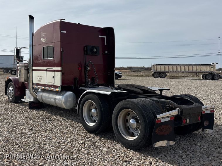 image for item EU0369 2007 Peterbilt 379 semi truck