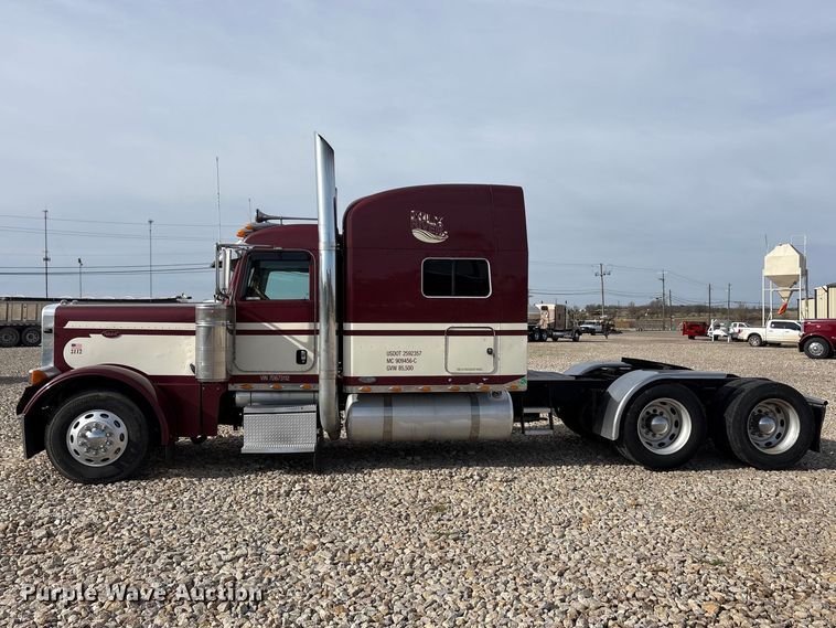 image for item EU0369 2007 Peterbilt 379 semi truck