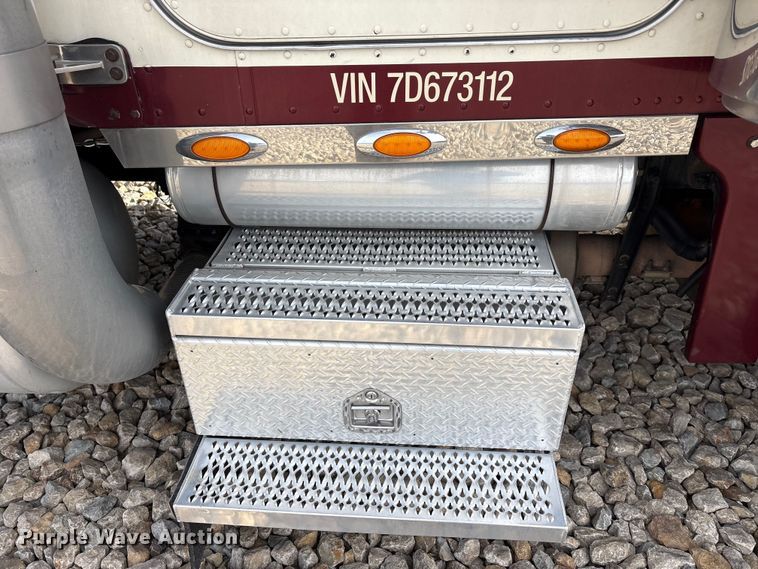 image for item EU0369 2007 Peterbilt 379 semi truck