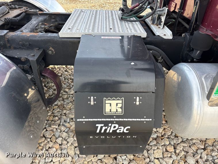 image for item EU0369 2007 Peterbilt 379 semi truck