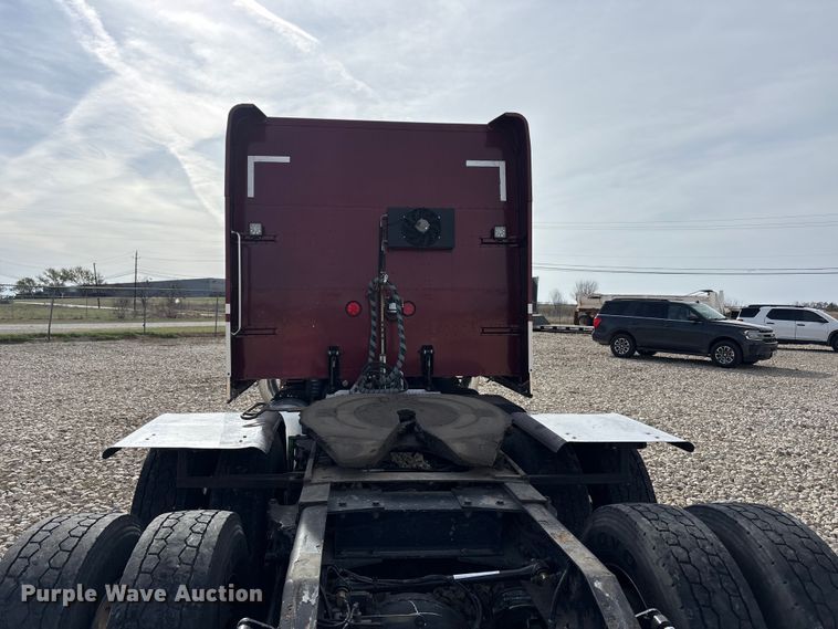 image for item EU0369 2007 Peterbilt 379 semi truck