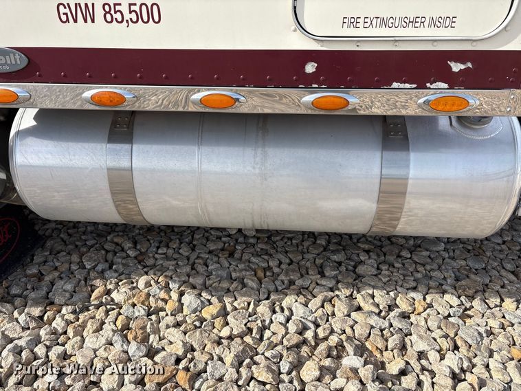 image for item EU0369 2007 Peterbilt 379 semi truck