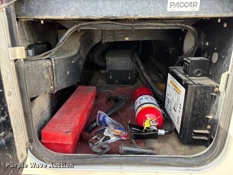 image for item EU0369 2007 Peterbilt 379 semi truck