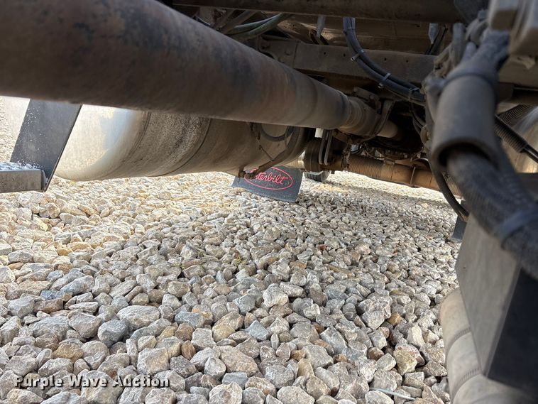 image for item EU0369 2007 Peterbilt 379 semi truck