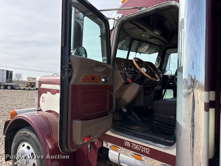 image for item EU0369 2007 Peterbilt 379 semi truck