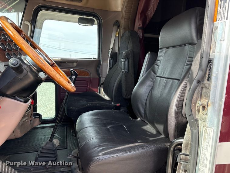 image for item EU0369 2007 Peterbilt 379 semi truck