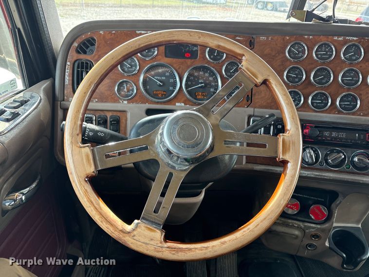 image for item EU0369 2007 Peterbilt 379 semi truck