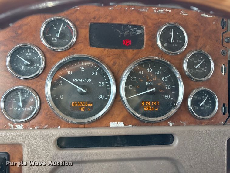 image for item EU0369 2007 Peterbilt 379 semi truck