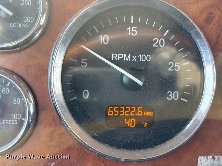 image for item EU0369 2007 Peterbilt 379 semi truck