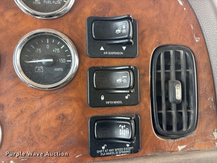 image for item EU0369 2007 Peterbilt 379 semi truck