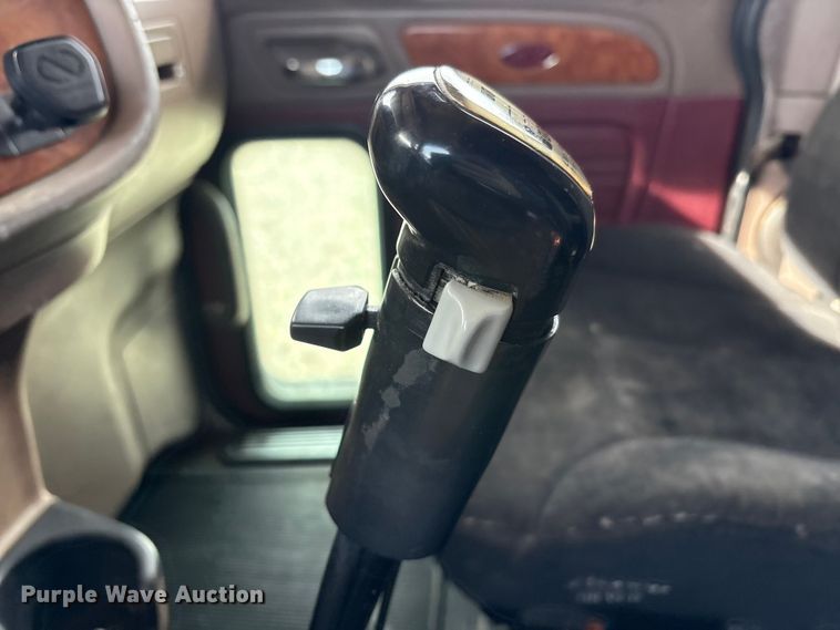 image for item EU0369 2007 Peterbilt 379 semi truck