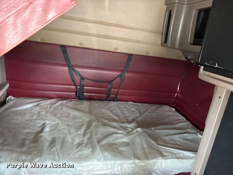 image for item EU0369 2007 Peterbilt 379 semi truck