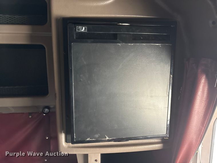 image for item EU0369 2007 Peterbilt 379 semi truck