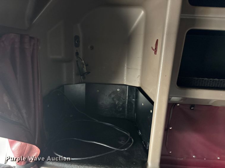 image for item EU0369 2007 Peterbilt 379 semi truck