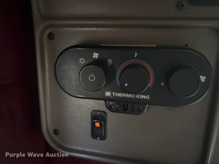 image for item EU0369 2007 Peterbilt 379 semi truck