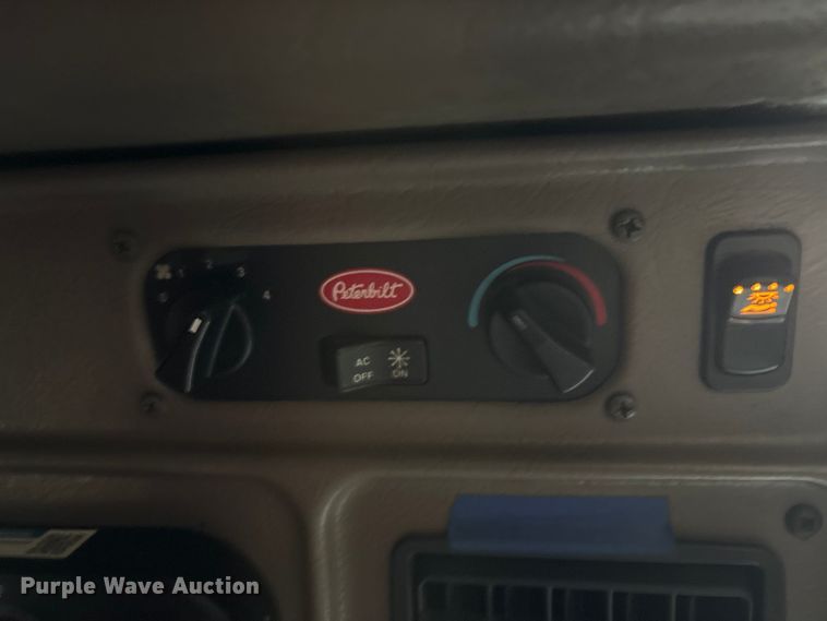 image for item EU0369 2007 Peterbilt 379 semi truck