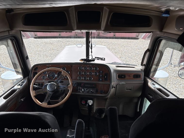 image for item EU0369 2007 Peterbilt 379 semi truck