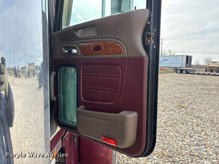 image for item EU0369 2007 Peterbilt 379 semi truck