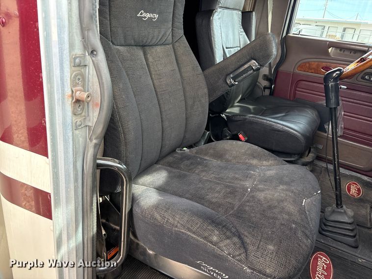 image for item EU0369 2007 Peterbilt 379 semi truck