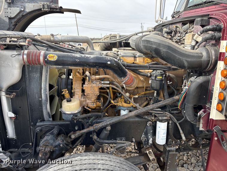 image for item EU0369 2007 Peterbilt 379 semi truck