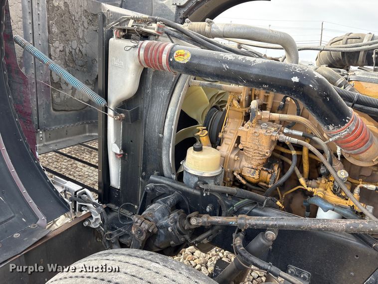 image for item EU0369 2007 Peterbilt 379 semi truck