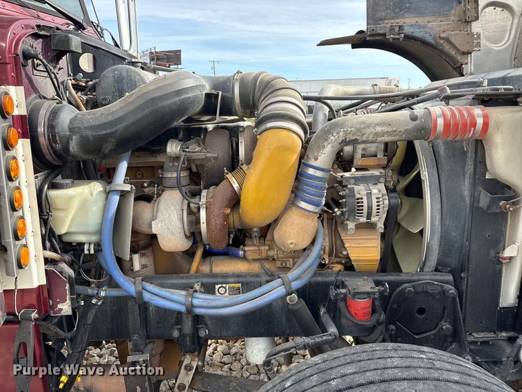 image for item EU0369 2007 Peterbilt 379 semi truck