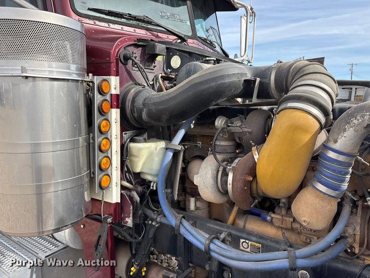 image for item EU0369 2007 Peterbilt 379 semi truck