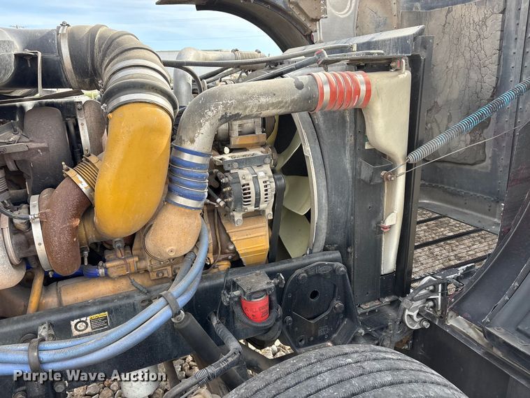 image for item EU0369 2007 Peterbilt 379 semi truck