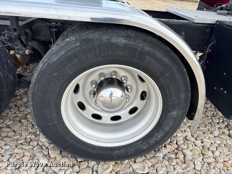 image for item EU0369 2007 Peterbilt 379 semi truck