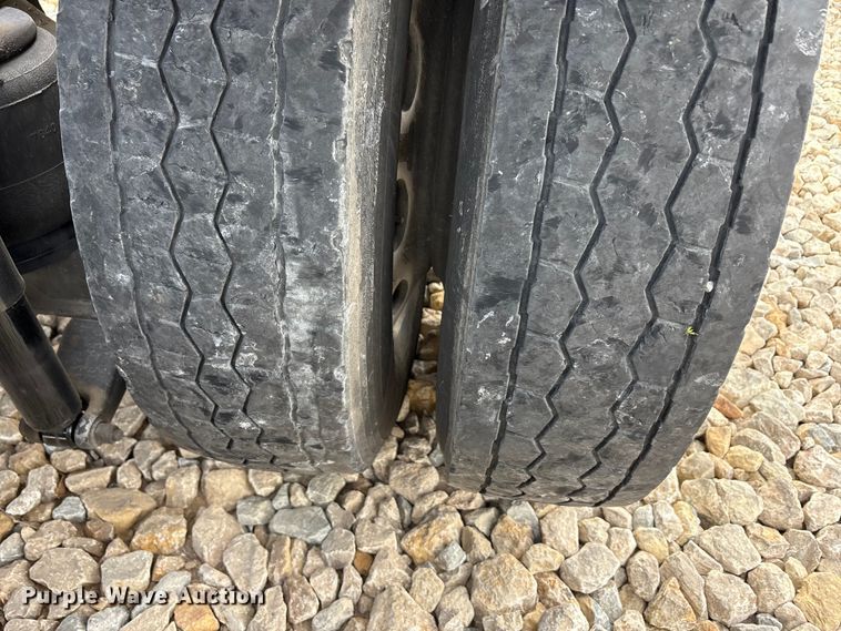 image for item EU0369 2007 Peterbilt 379 semi truck