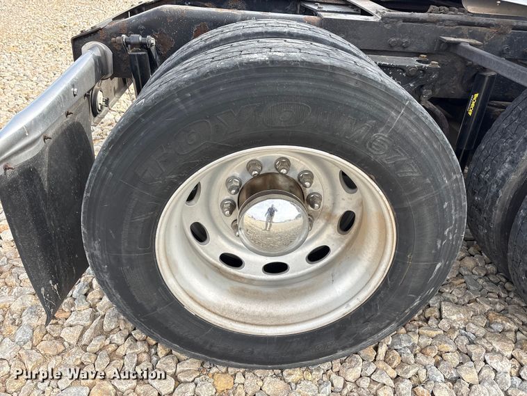 image for item EU0369 2007 Peterbilt 379 semi truck