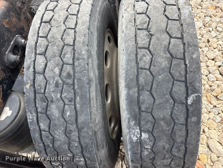 image for item EU0369 2007 Peterbilt 379 semi truck