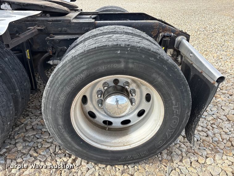 image for item EU0369 2007 Peterbilt 379 semi truck