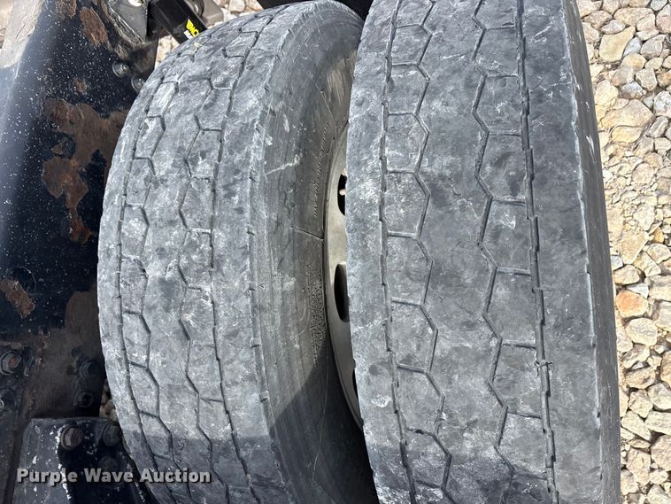 image for item EU0369 2007 Peterbilt 379 semi truck