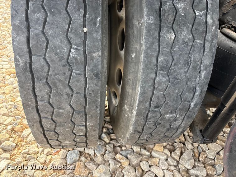 image for item EU0369 2007 Peterbilt 379 semi truck