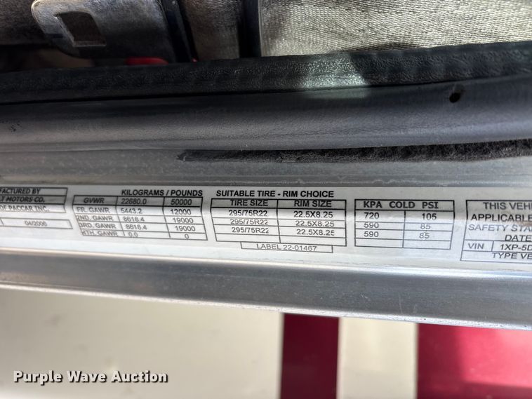 image for item EU0369 2007 Peterbilt 379 semi truck