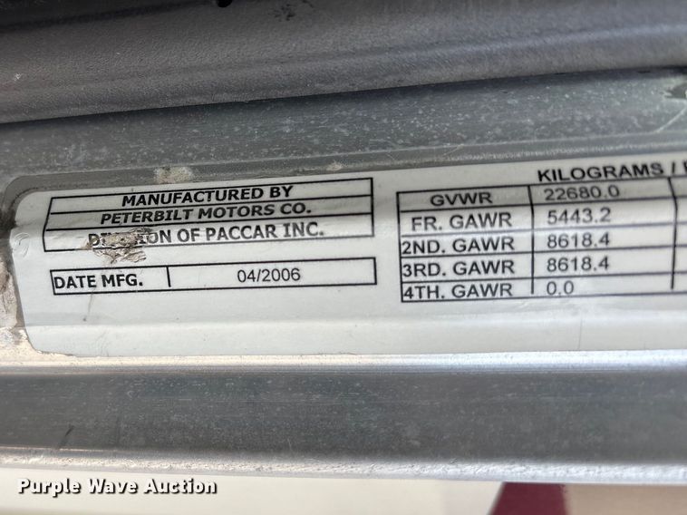 image for item EU0369 2007 Peterbilt 379 semi truck