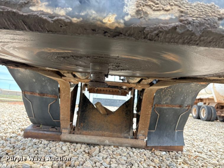 image for item EU0370 2008 Landoll Corporation double drop deck equipment trailer