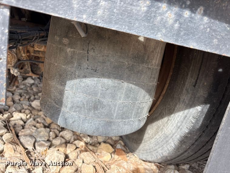 image for item EU0370 2008 Landoll Corporation double drop deck equipment trailer