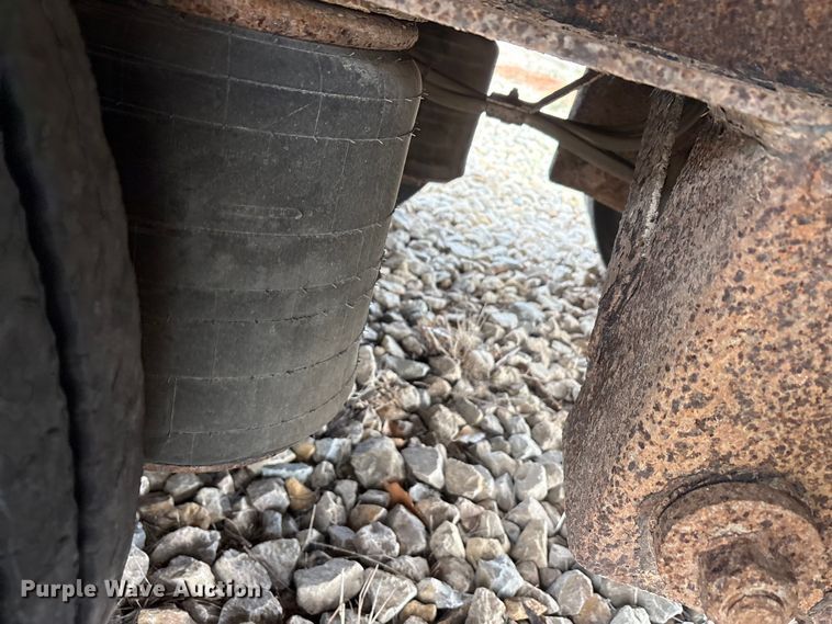 image for item EU0370 2008 Landoll Corporation double drop deck equipment trailer