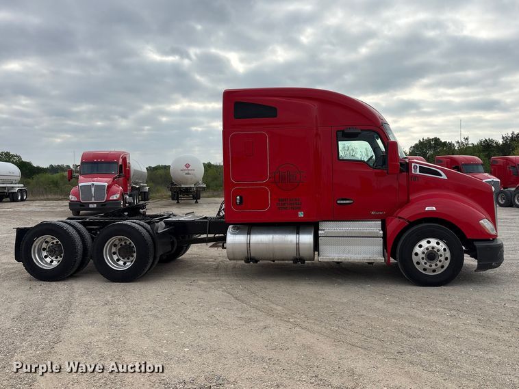 image for item EU0450 2019 Kenworth T680 semi truck