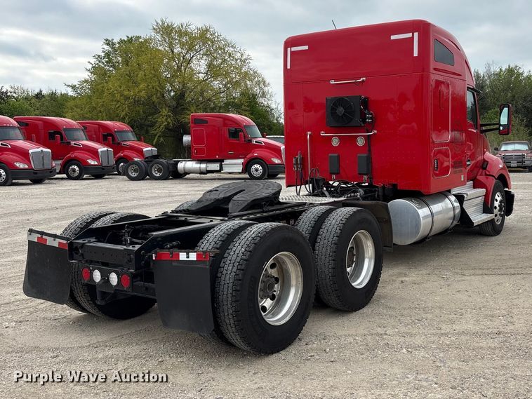 image for item EU0450 2019 Kenworth T680 semi truck