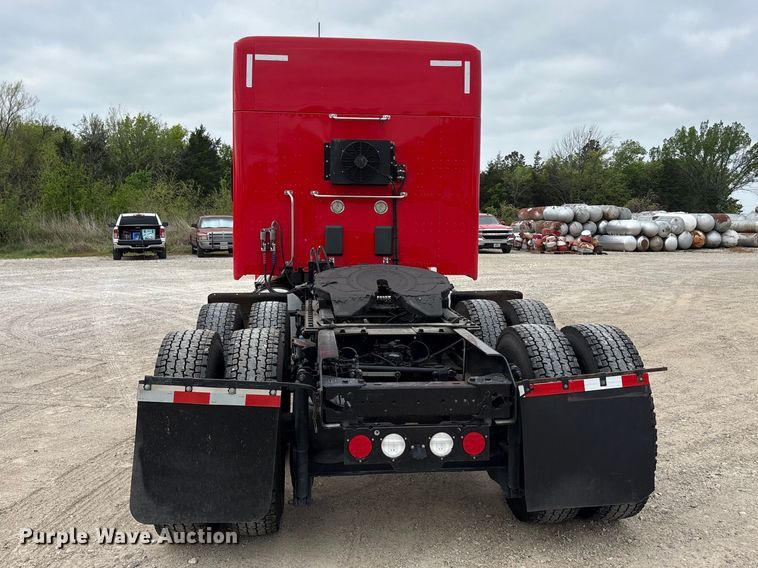 image for item EU0450 2019 Kenworth T680 semi truck
