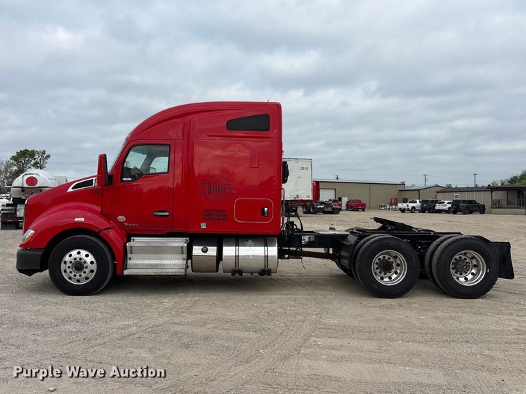 image for item EU0450 2019 Kenworth T680 semi truck