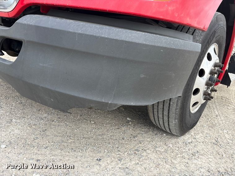 image for item EU0450 2019 Kenworth T680 semi truck