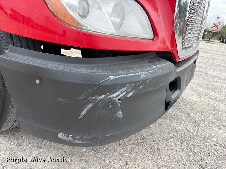 image for item EU0450 2019 Kenworth T680 semi truck