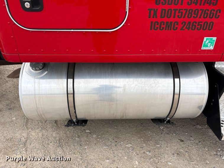 image for item EU0450 2019 Kenworth T680 semi truck