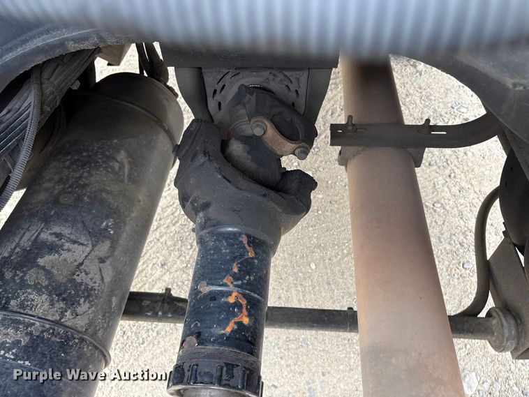 image for item EU0450 2019 Kenworth T680 semi truck