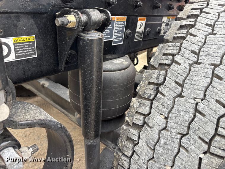 image for item EU0450 2019 Kenworth T680 semi truck